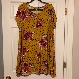 Yellow and black tunic